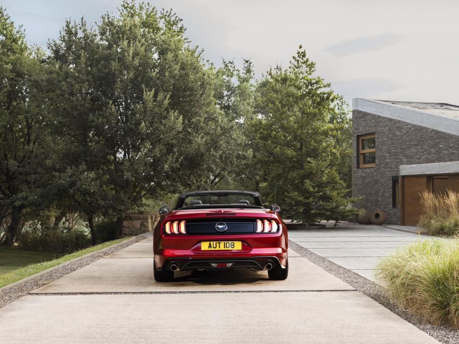  Ford Mustang EcoBoost Convertible 2017 года  (EU) (фото 13 из 32)